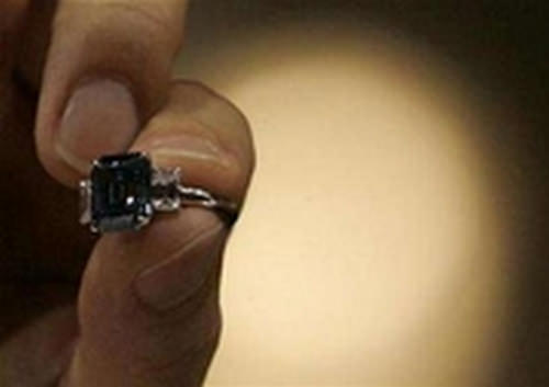 Rare blue diamond breaks world record in HK sale 1