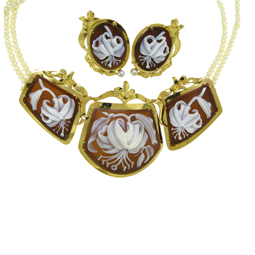 Lillium Cameo Suite Set with Akoya Pearls