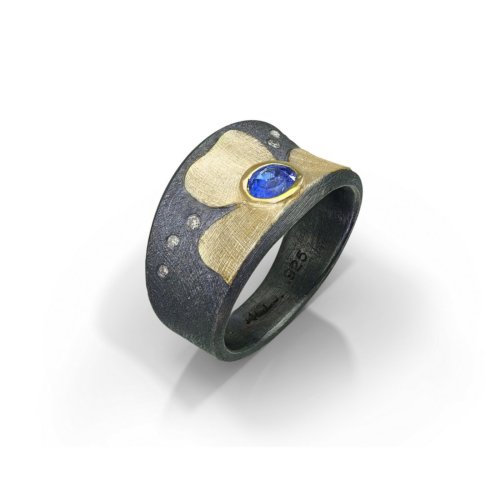 Flower detailed gold ring with diamonds & sapphire